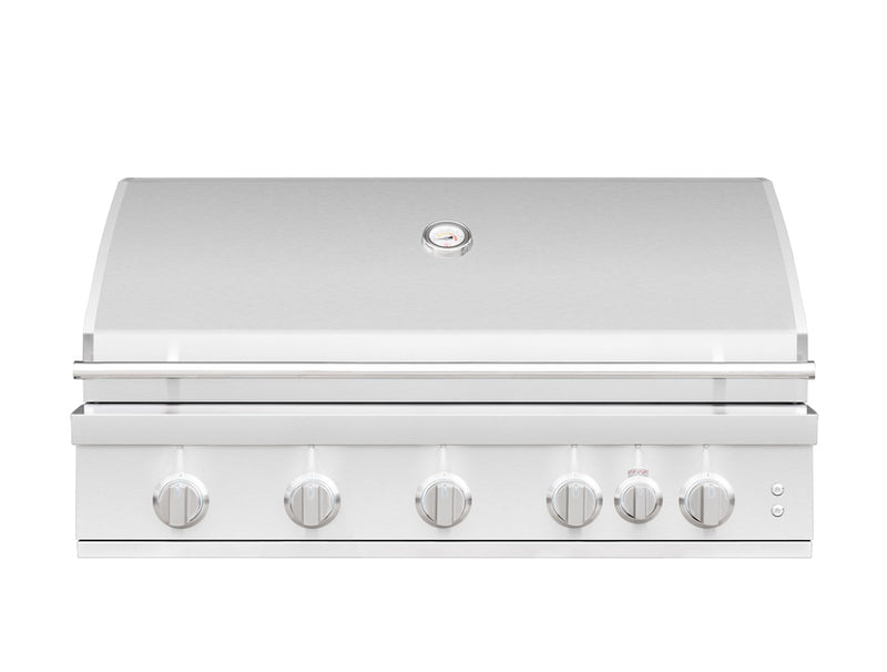 Its extra-wide 40" stainless grill head will anchor your outdoor kitchen and lock in heat for serious backyard feasts.