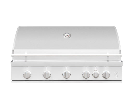 Its extra-wide 40" stainless grill head will anchor your outdoor kitchen and lock in heat for serious backyard feasts.