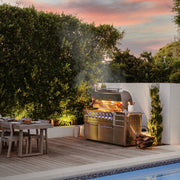 Powerful interior lights and glowing control knobs keep you in full command after dark, turning evening cookouts into effortless events.