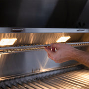 Adjustable warming rack lets you rest steaks or hold sides without overcooking, perfect for timing everything to the table.