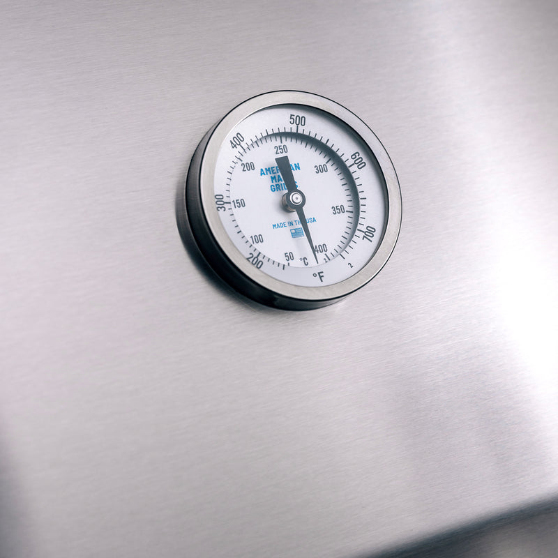 Easy-to-read hood-mounted thermometer lets you monitor grill temps at a glance, so you hit perfect doneness without constantly lifting the lid.