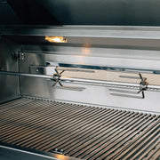 Built-in rotisserie and rear infrared burner let you slow-roast whole chickens and roasts with crispy, evenly browned skin and juicy meat.
