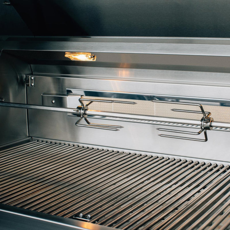 Built-in rotisserie and rear infrared burner let you slow-roast whole chickens and roasts with crispy, evenly browned skin and juicy meat.