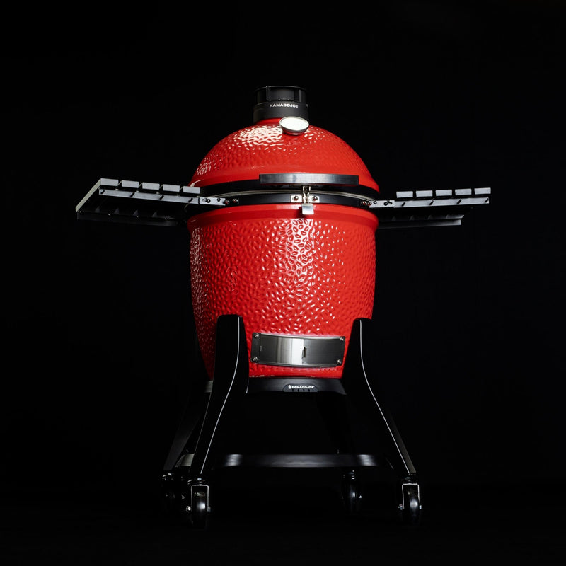 Classic Joe III’s compact footprint and rolling cart fit easily on most patios while still offering generous cooking capacity for family cooks or weekend entertaining.