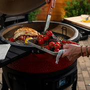 The 2-tier cooking zone of the Big Joe enables you to cook your meats and vegetables with varied temperatures for optimal efficiency