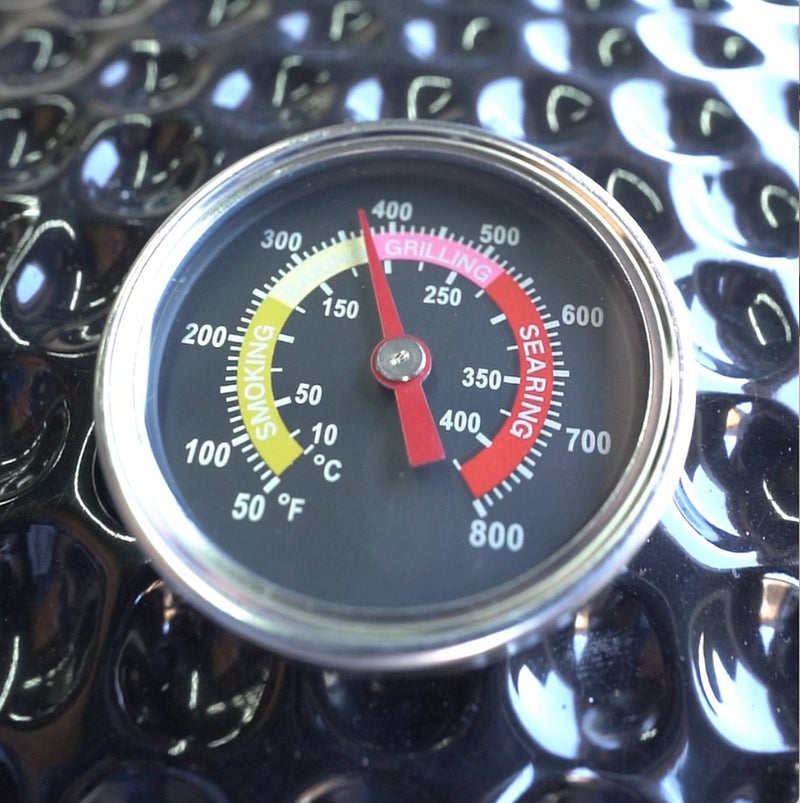 The built‑in thermometer gives you precise control over smoking and searing temperatures on the Kokomo 21-inch kamado grill.