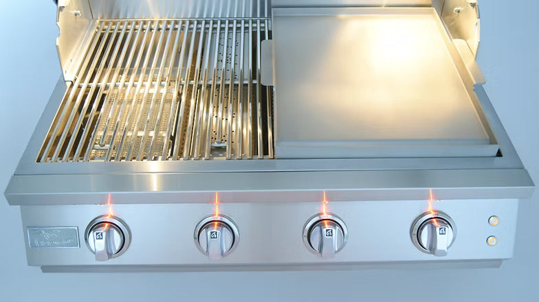 Split surface with grates and griddle on Kokomo Elite gas grills let you sear steaks while sautéing veggies or smash burgers on the flat top.