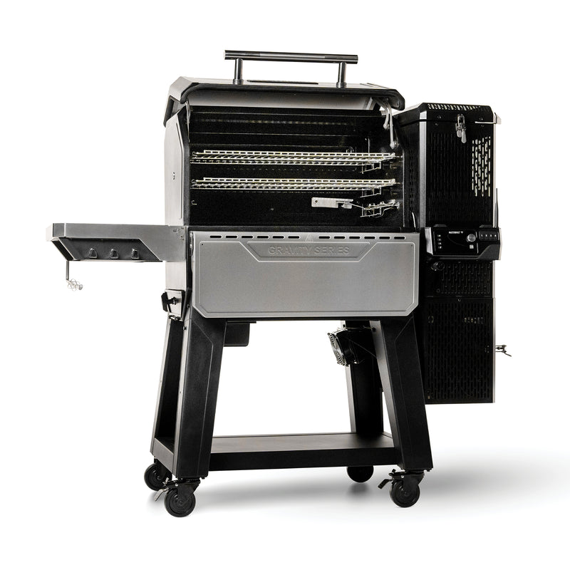 The XT's ExtraTough insulated body and large cooking chamber give you competition-sized capacity while holding steady heat for all-day cooks.