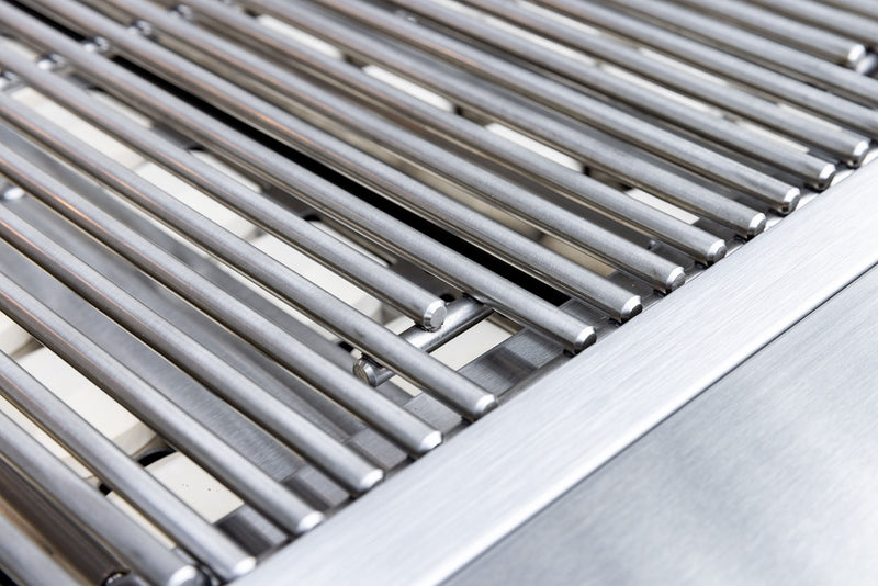 Heavy 8mm stainless grates deliver excellent heat retention and restaurant-style sear marks while standing up to years of use.