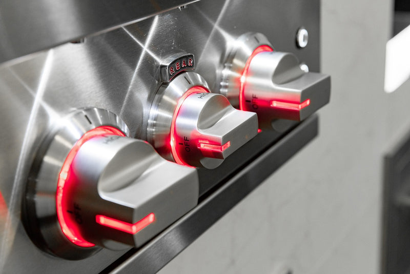 LED-lit control knobs make it simple to see which burners are on and add a modern, pro-style touch to your grill island.
