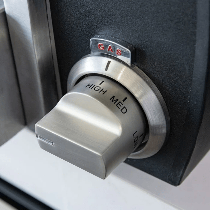 Precise gas control makes it easy to ignite quickly, adjust heat on the fly, and cook with dependable consistency.