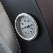 Built-in temperature gauge helps you dial in the heat for crisp crusts, perfect roasts, and more confident cooking.