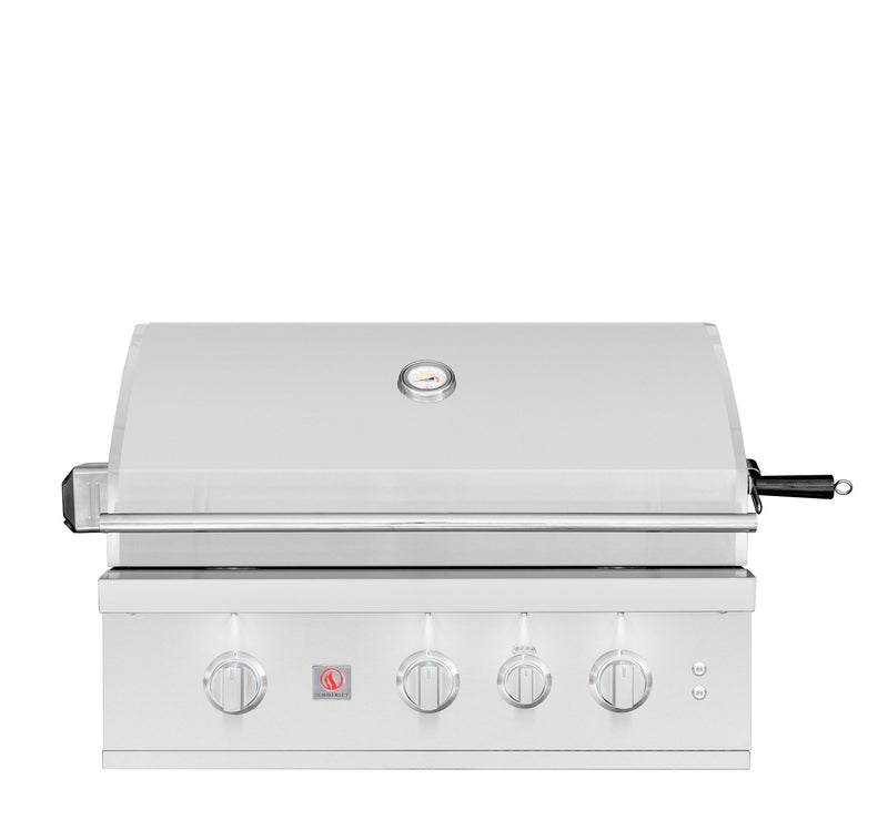 Its sleek, double-lined hood and 304 stainless steel body locks in heat, resists  the elements, and looks sharp in any outdoor kitchen.