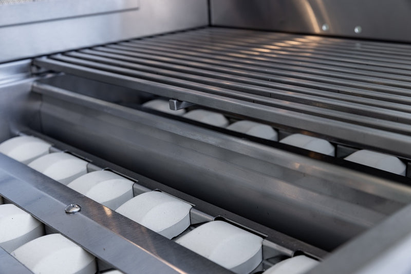 Stainless heat-zone separators let you run multiple temperature zones at once for precise and indirect cooking.