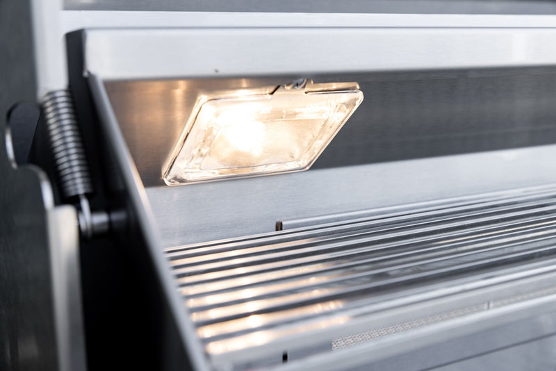 Bright interior halogen lights let you see color and doneness clearly for confident grilling after dark.