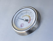 Easy-to-read hood thermometer helps you hit perfect low-and-slow or high-heat searing temps without constantly lifting the lid.