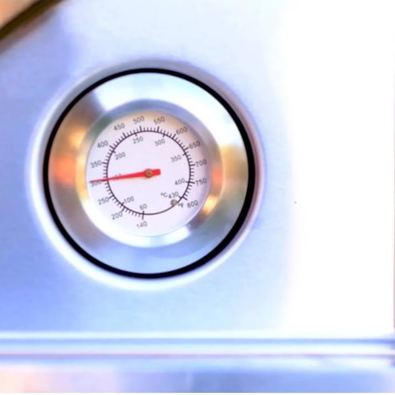 Built-in thermometer makes it easy to hit and maintain ideal wood-fired pizza temperatures.